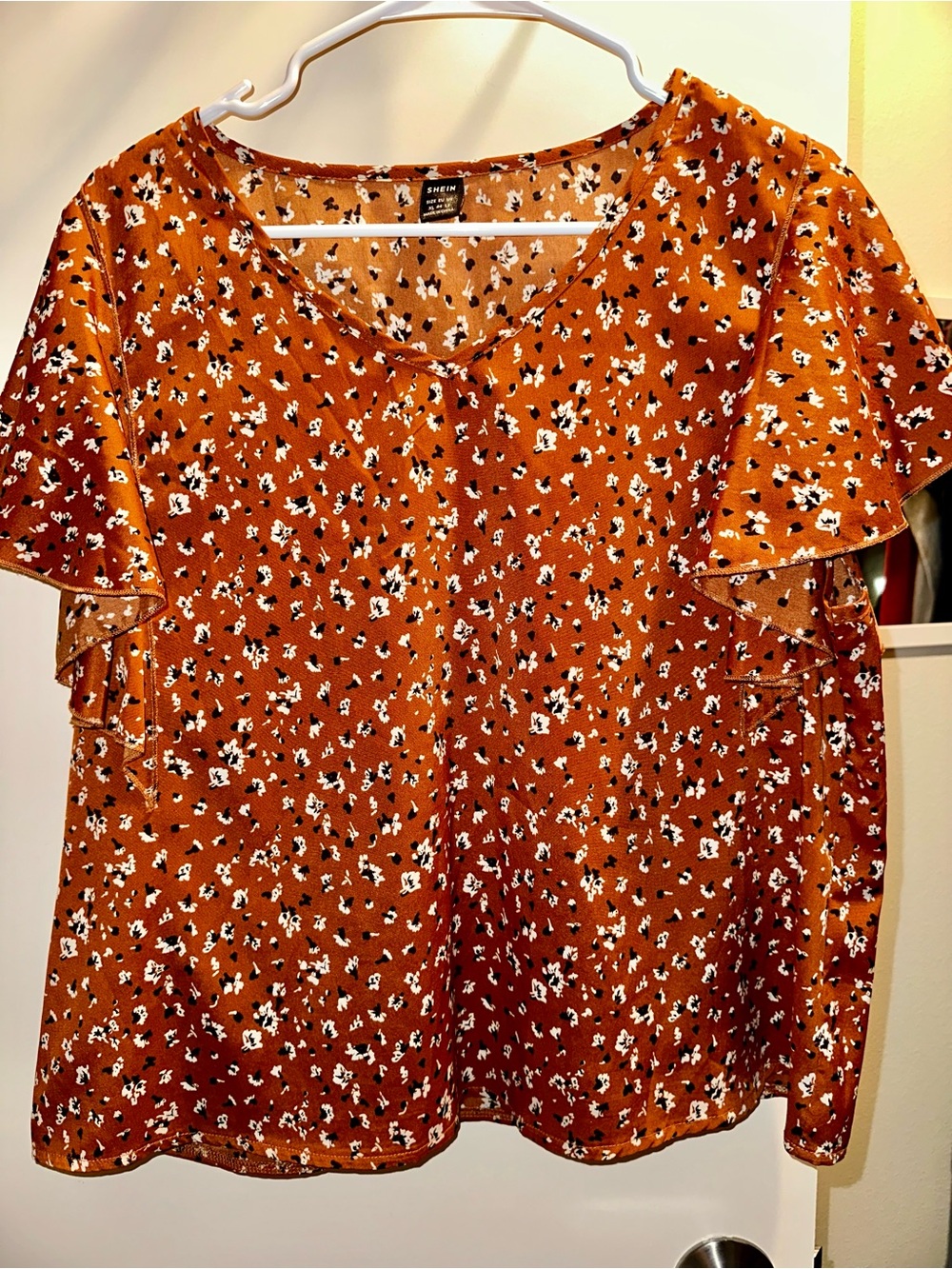 Women’s Rust Floral Flutter Sleeve Blouse